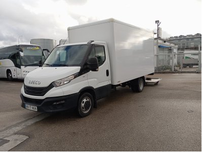 IVECO DAILY 35C16H con caja paquetera y plataforma elevadora