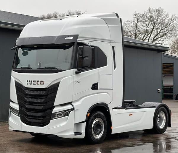 Tractora IVECO S-WAY 490 de ocasión
