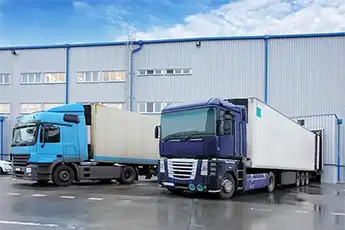 Camiones cargando mercancías